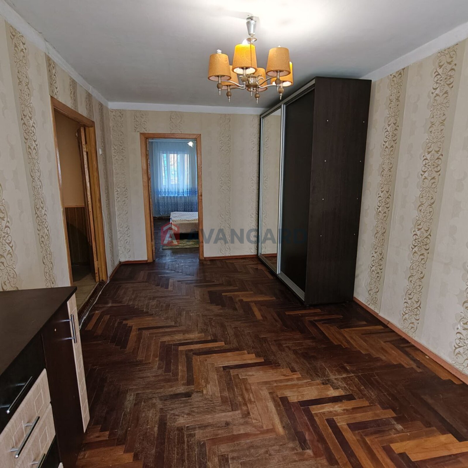 3 ��. ��������, 70/42/8 ��. �., 2/9 ������ ���� 4