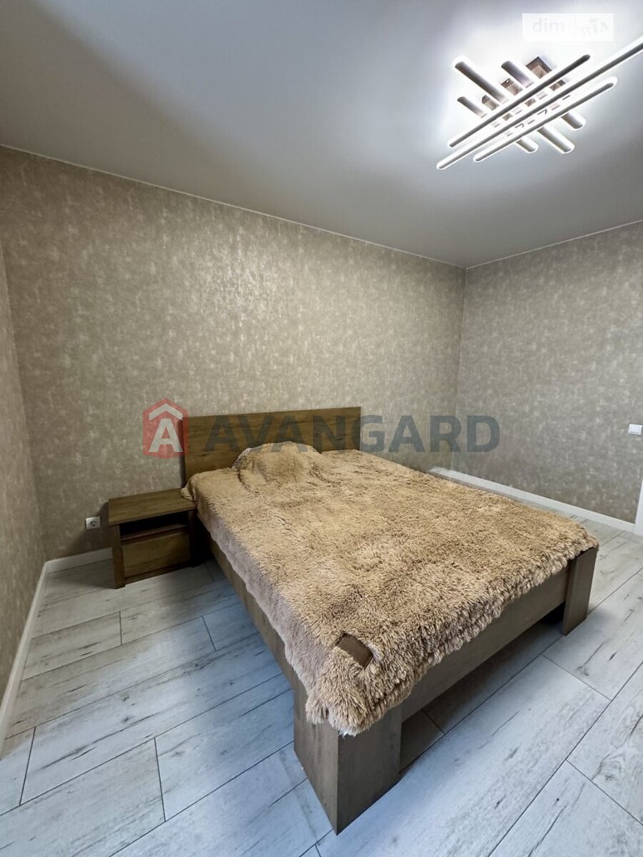 2 ��. ��������, 81/-/- ��. �., 8/12 ������ ���� 13