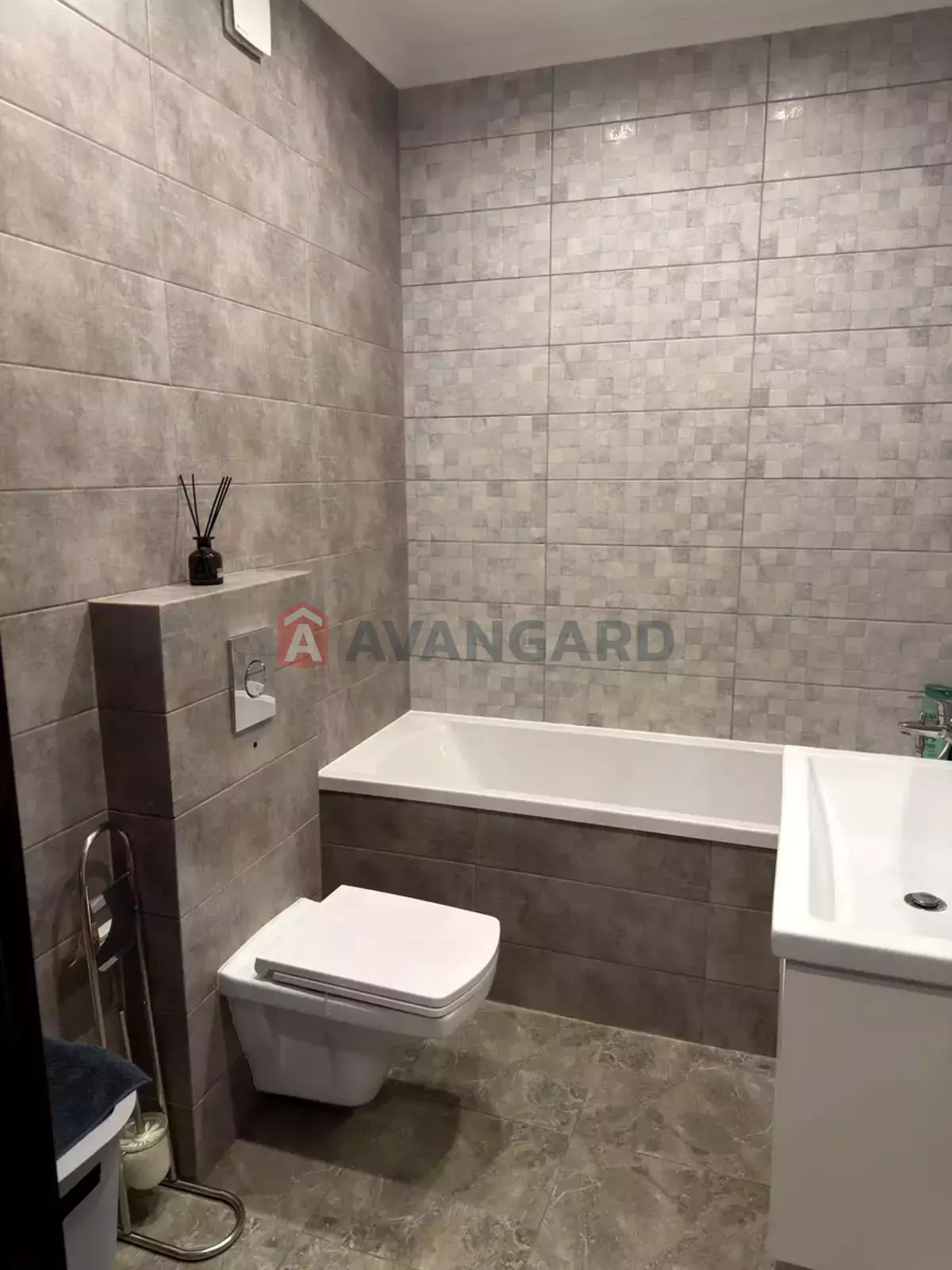 1 ��. ��������, 38.6/15.4/14.7 ��. �., 5/10 ������ ���� 9