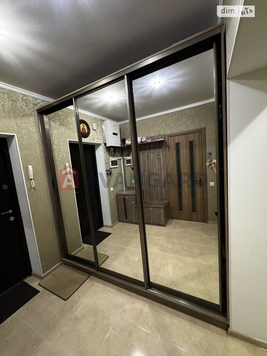 2 ��. ��������, 80/39/14 ��. �., 3/5 ������ ���� 8