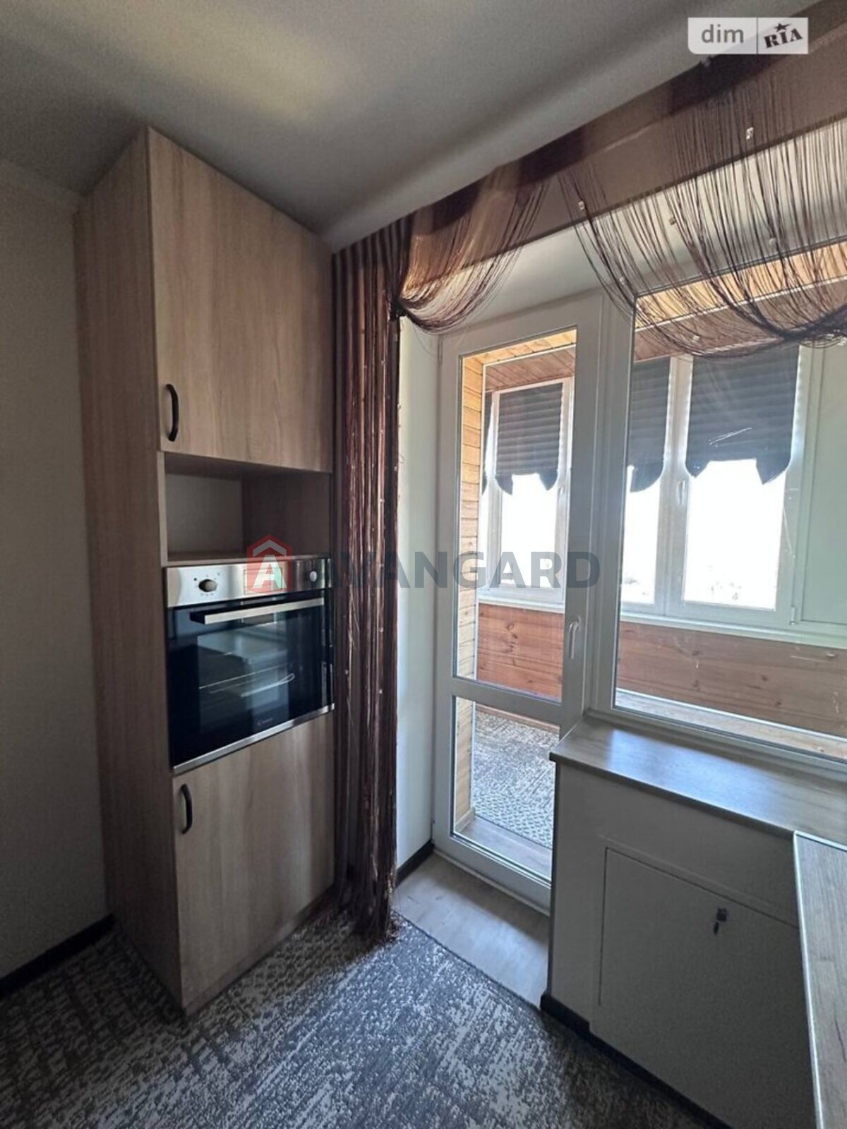 2 ��. ��������, 58/27/10 ��. �., 8/9 ������ ���� 3