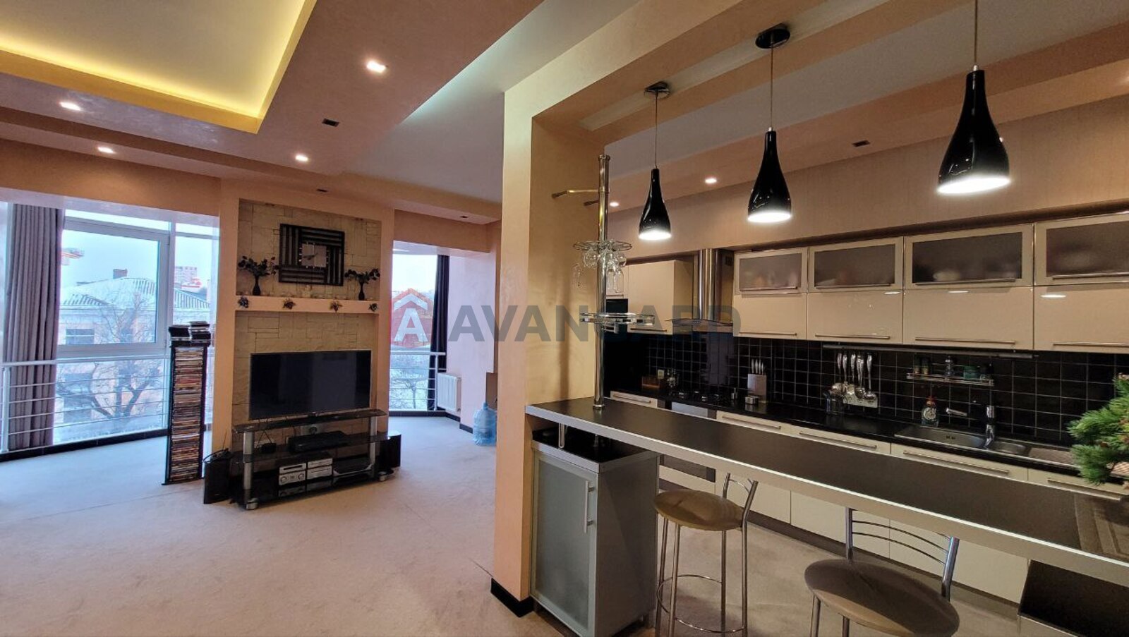 4 ��. ��������, 150/-/41 ��. �., 7/12 ������ ���� 1