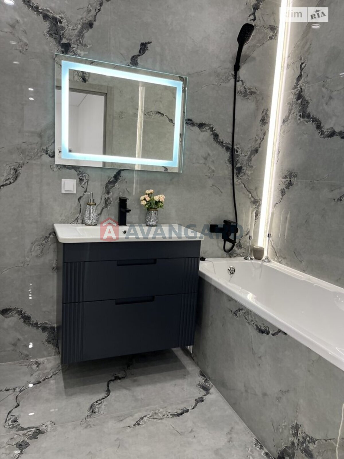 2 ��. ��������, 70/29/24 ��. �., 5/8 ������ ���� 6