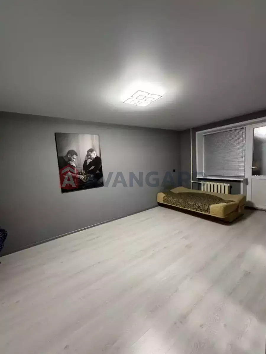 1 ��. ��������, 33/18/6 ��. �., 3/5 ������ ���� 14