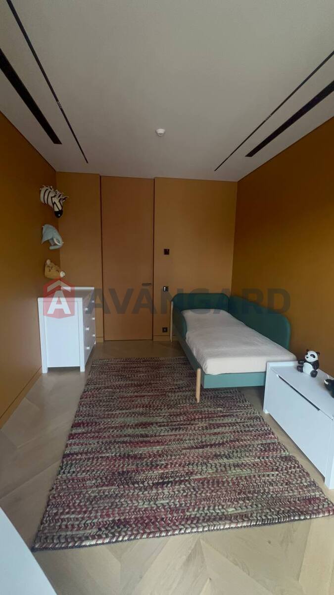 3 ��. ��������, 100/-/- ��. �., 4/5 ������ ���� 16