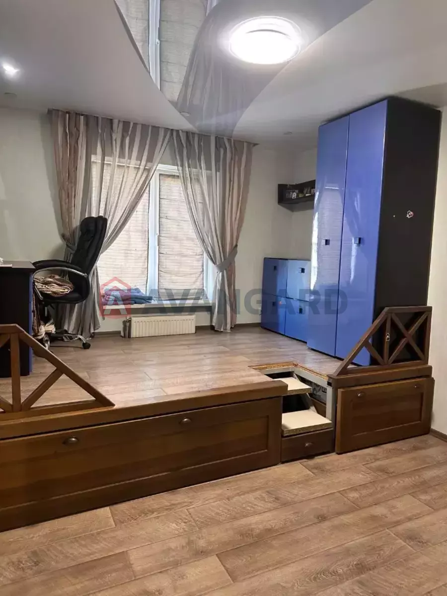 3 ��. ��������, 77/43/10 ��. �., 2/4 ������ ���� 6