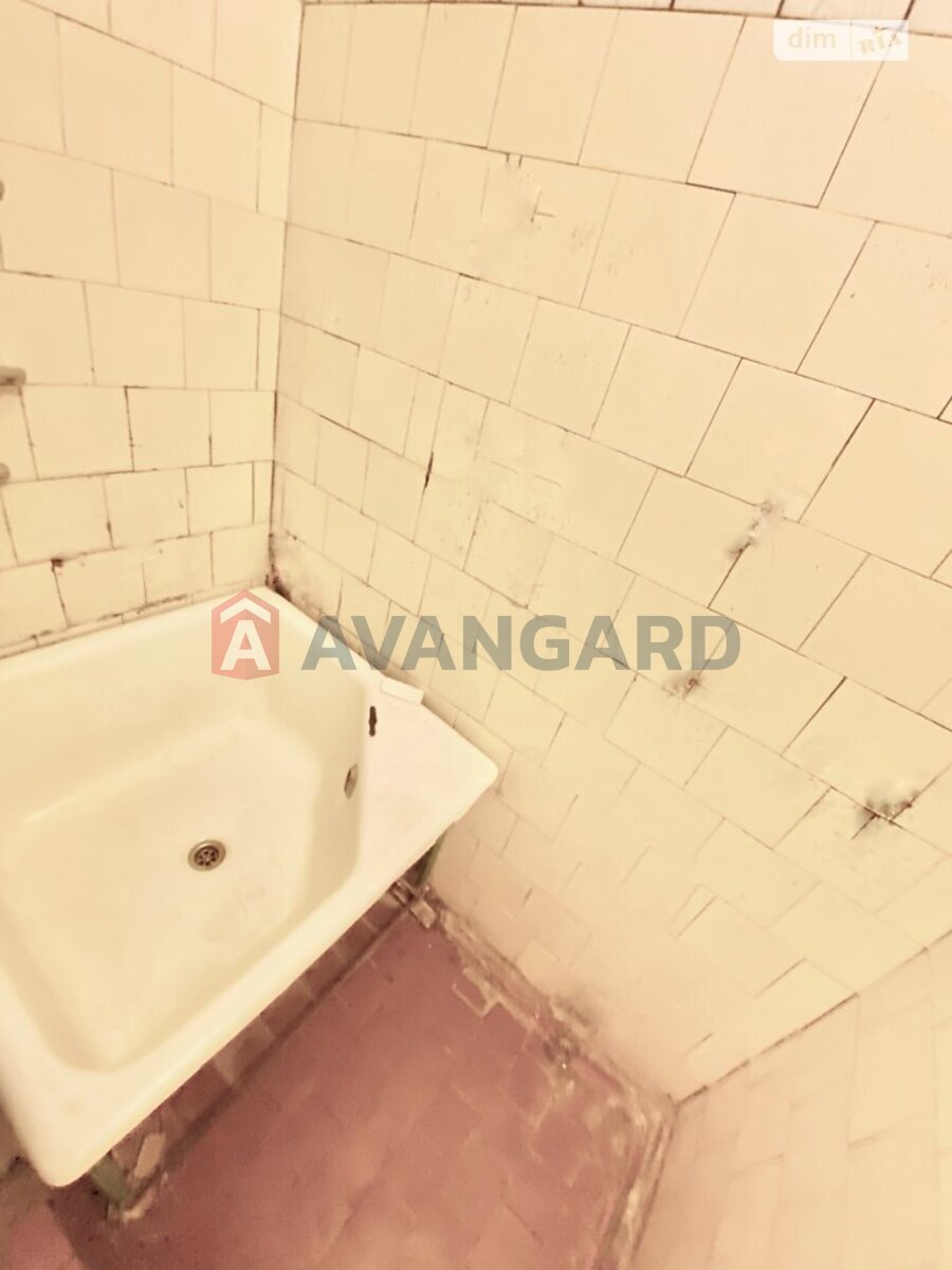 1 ��. ��������, 23/18/- ��. �., 3/5 ������ ���� 20