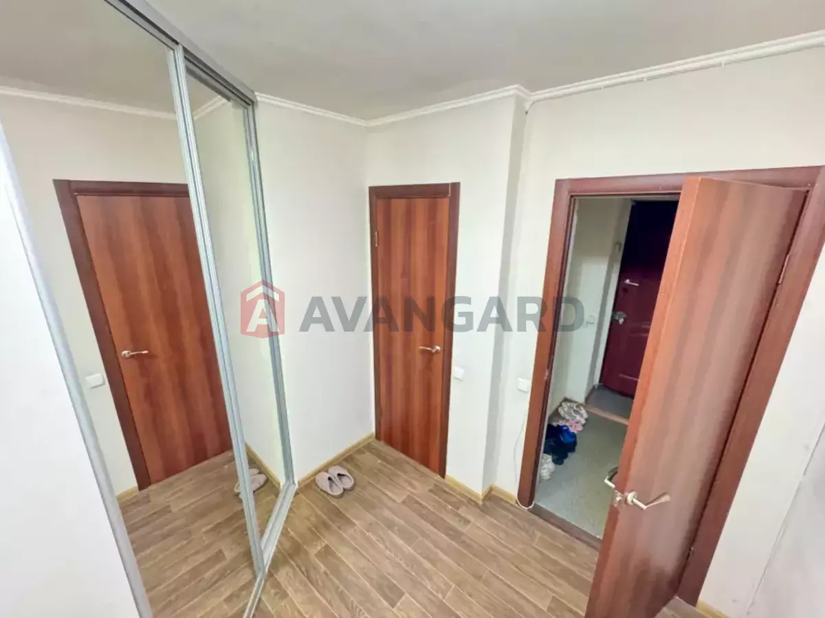 4 ��. ��������, 81/-/- ��. �., 1/10 ������ ���� 23