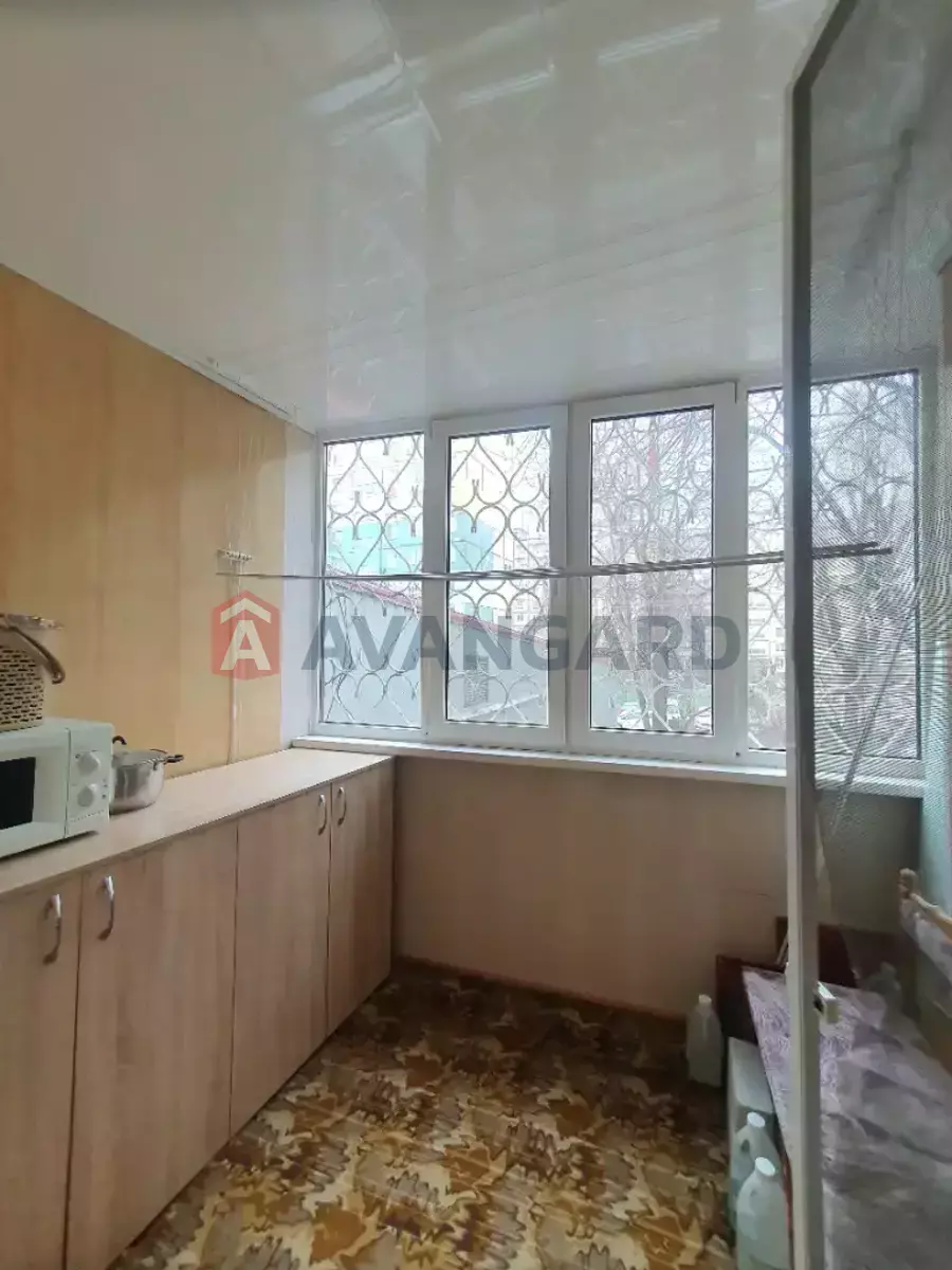 3 ��. ��������, 63/38/8 ��. �., 2/9 ������ ���� 14