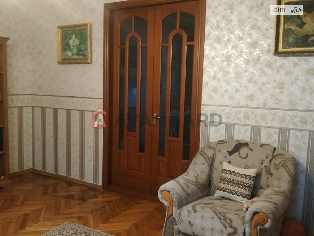 3 ��. ��������, 92.9/60.8/15.1 ��. �., 3/4 ������ ���� 6