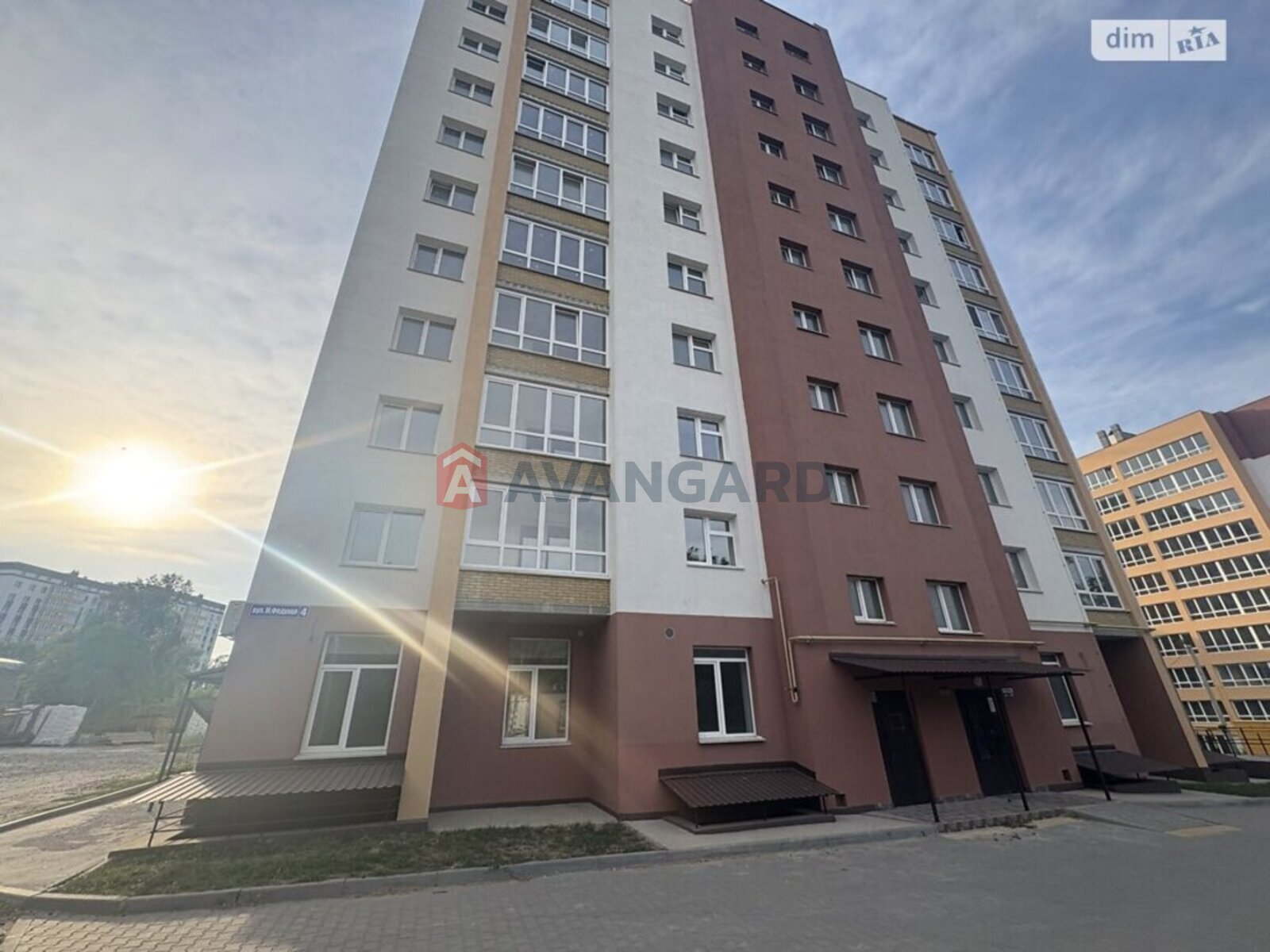 3 ��. ��������, 83/-/- ��. �., 5/10 ������ ���� 1