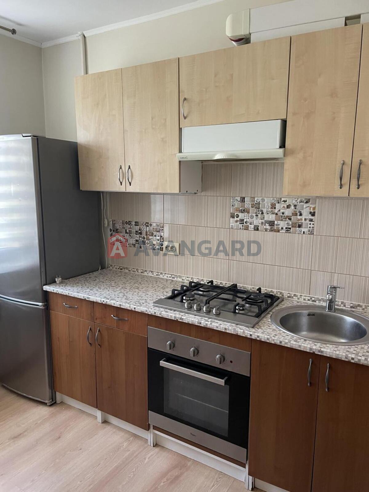 1 ��. ��������, 37/18/6 ��. �., 4/9 ������ ���� 26