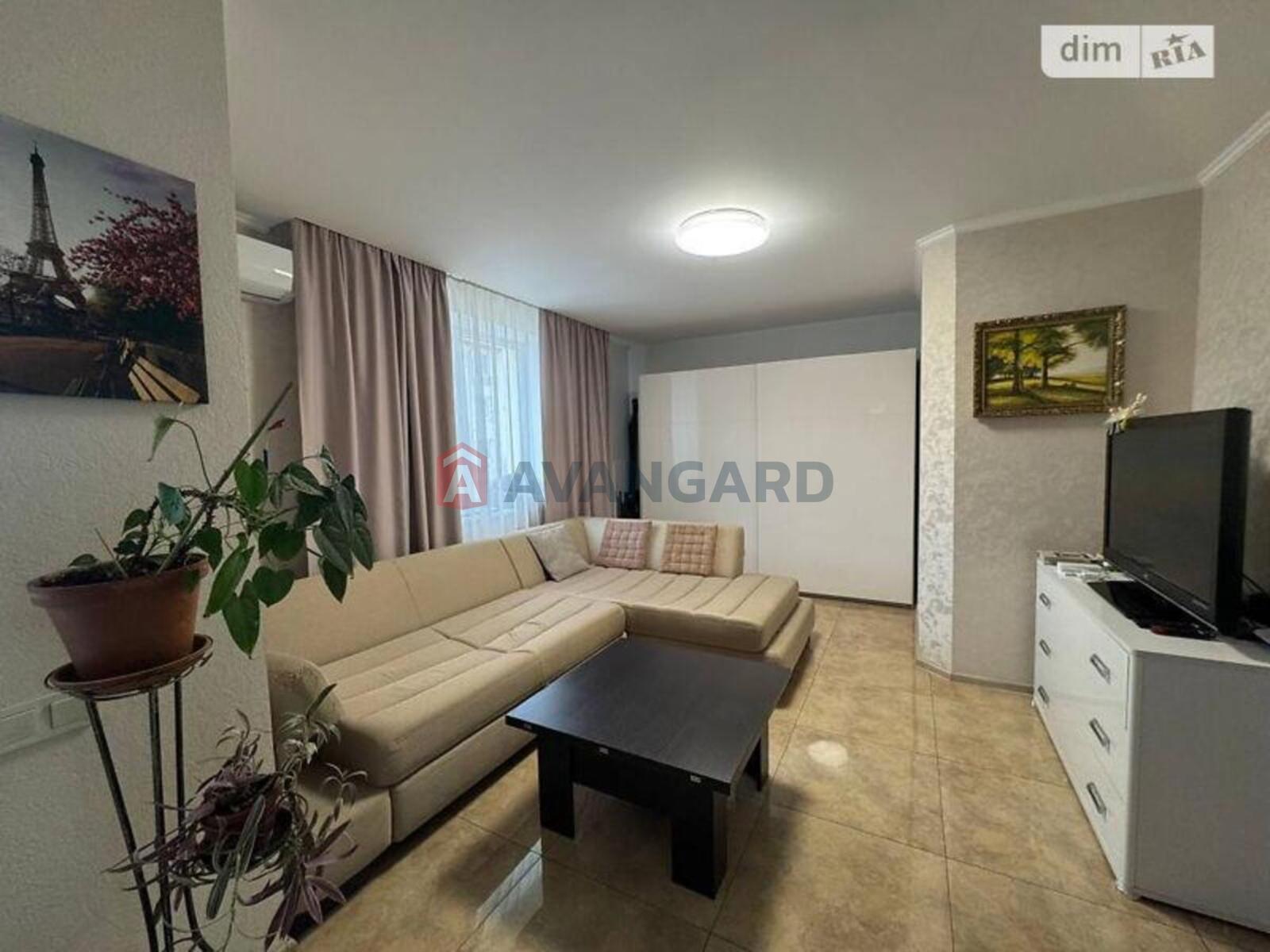 2 ��. ��������, 55/33/11 ��. �., 2/5 ������ ���� 4