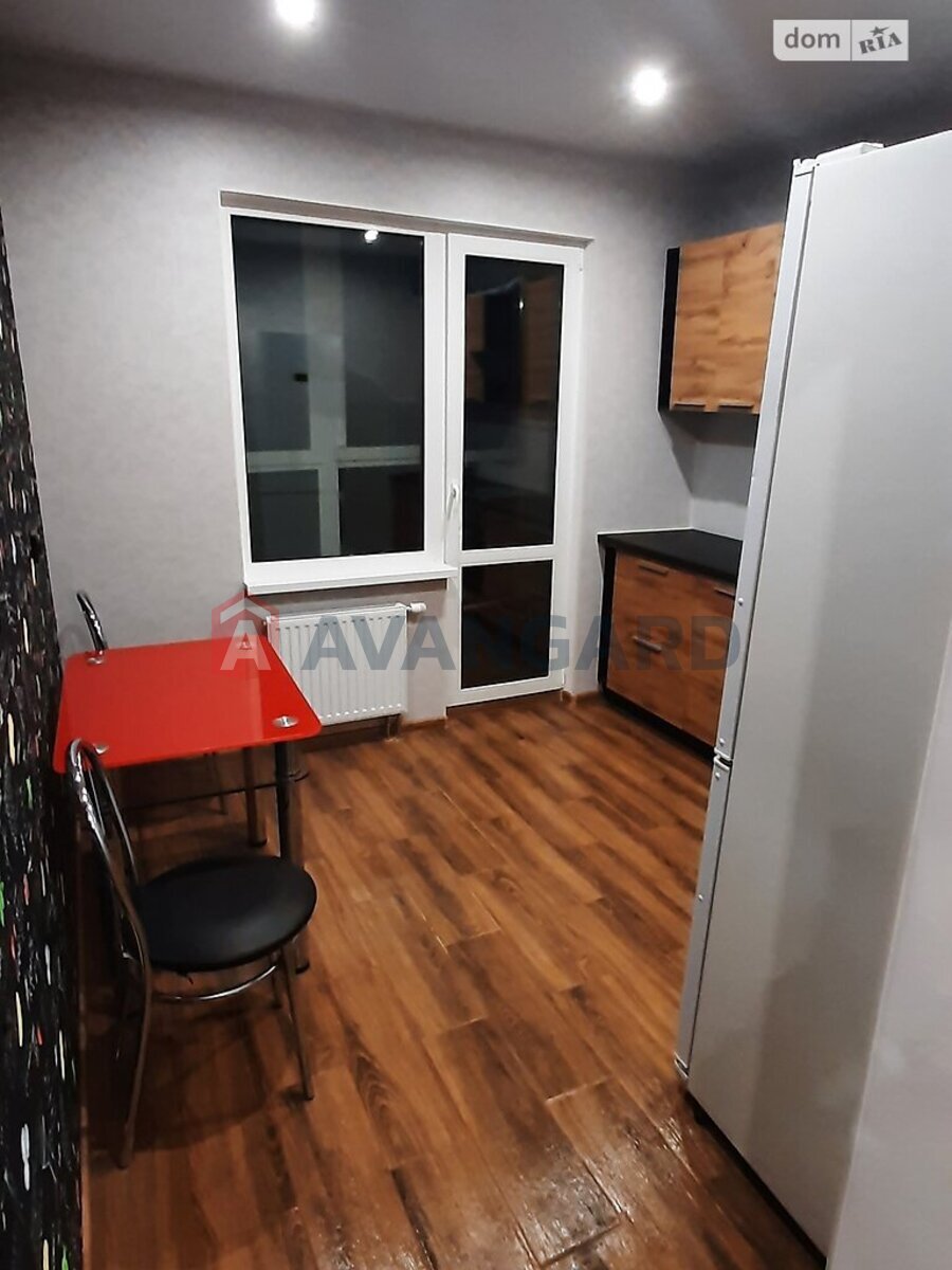 1 ��. ��������, 37/26/8 ��. �., 2/14 ������ ���� 15