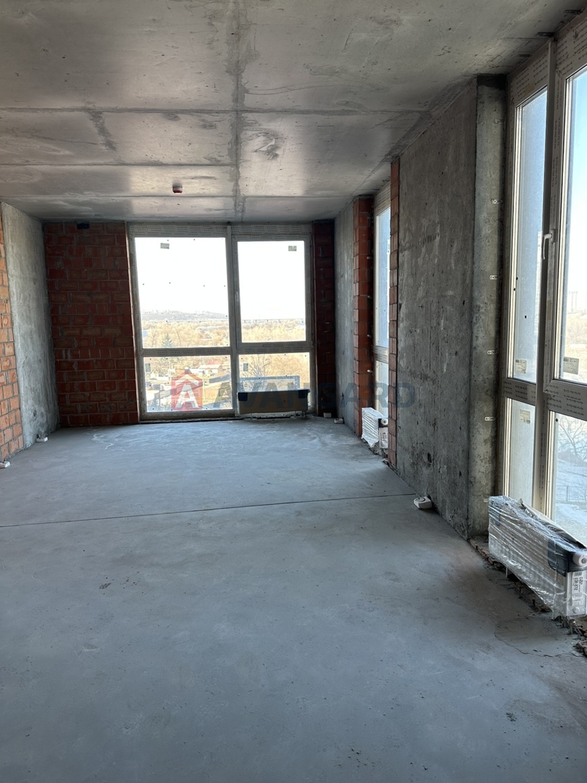 3 ��. ��������, 107/48/33 ��. �., 6/26 ������ ���� 6