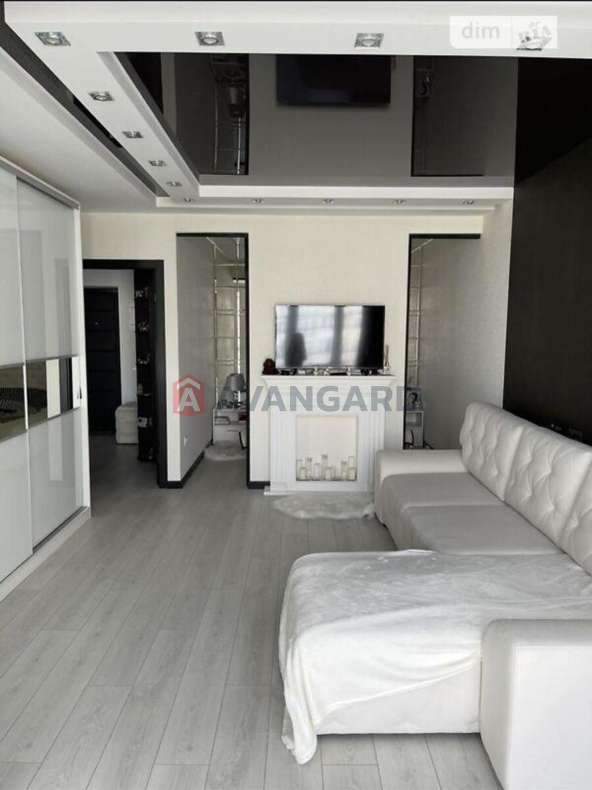 1 ��. ��������, 60/-/15 ��. �., 8/11 ������ ���� 1