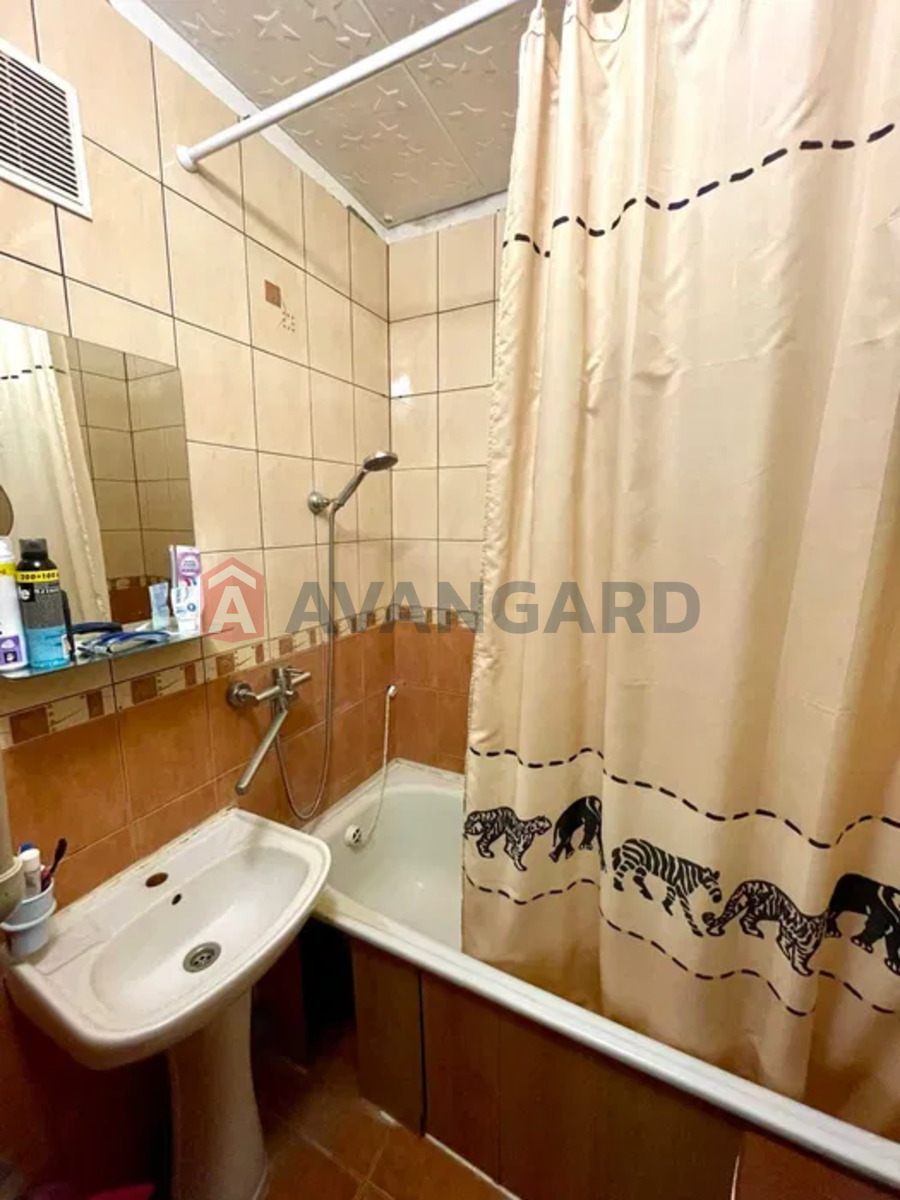 4 ��. ��������, 76/-/11 ��. �., 9/10 ������ ���� 8