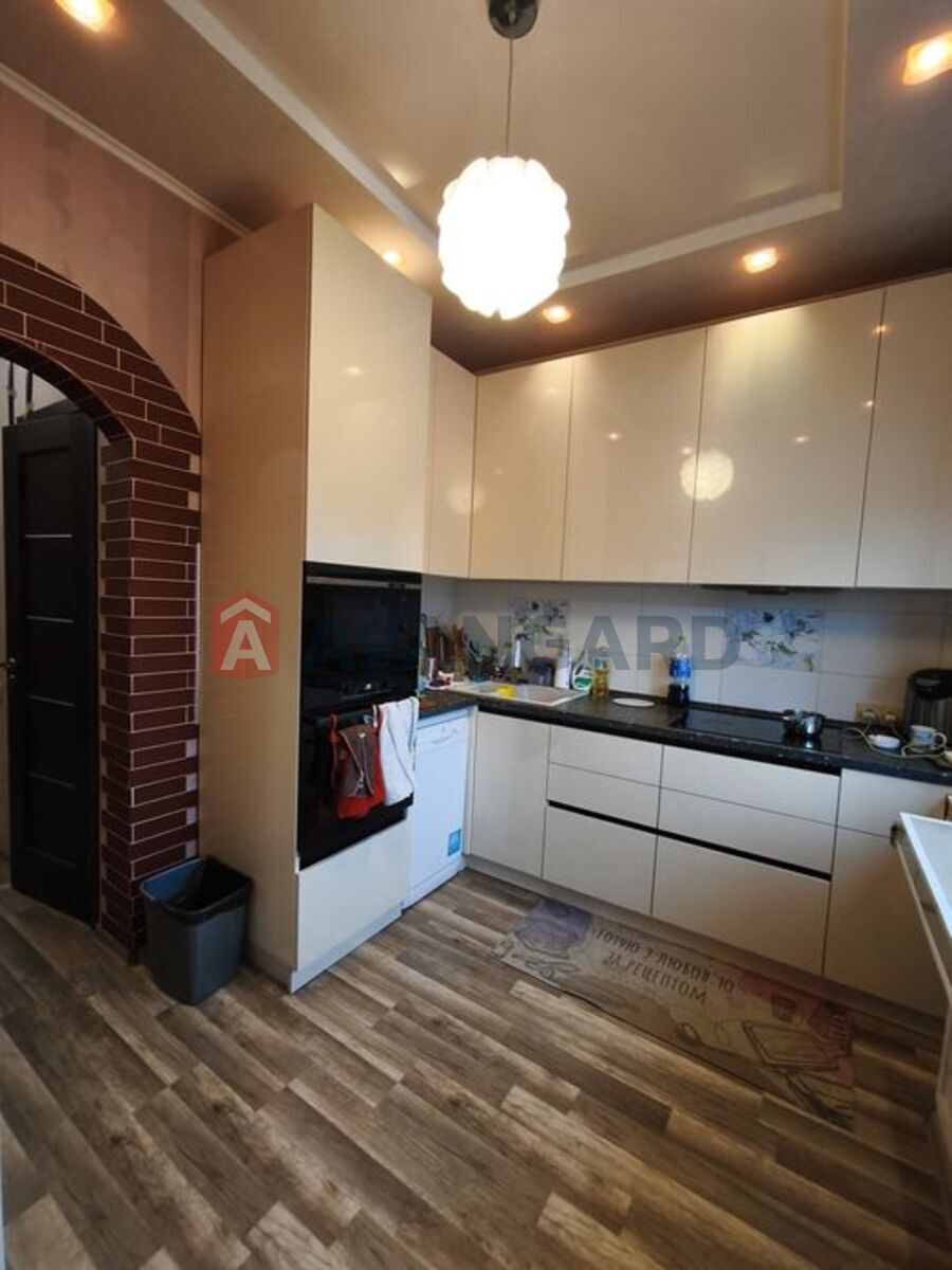 4 ��. ��������, 95/-/9 ��. �., 3/5 ������ ���� 20