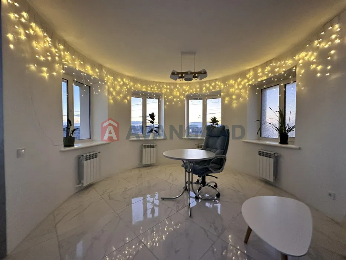 3 ��. ��������, 95/-/11 ��. �., 9/10 ������ ���� 8