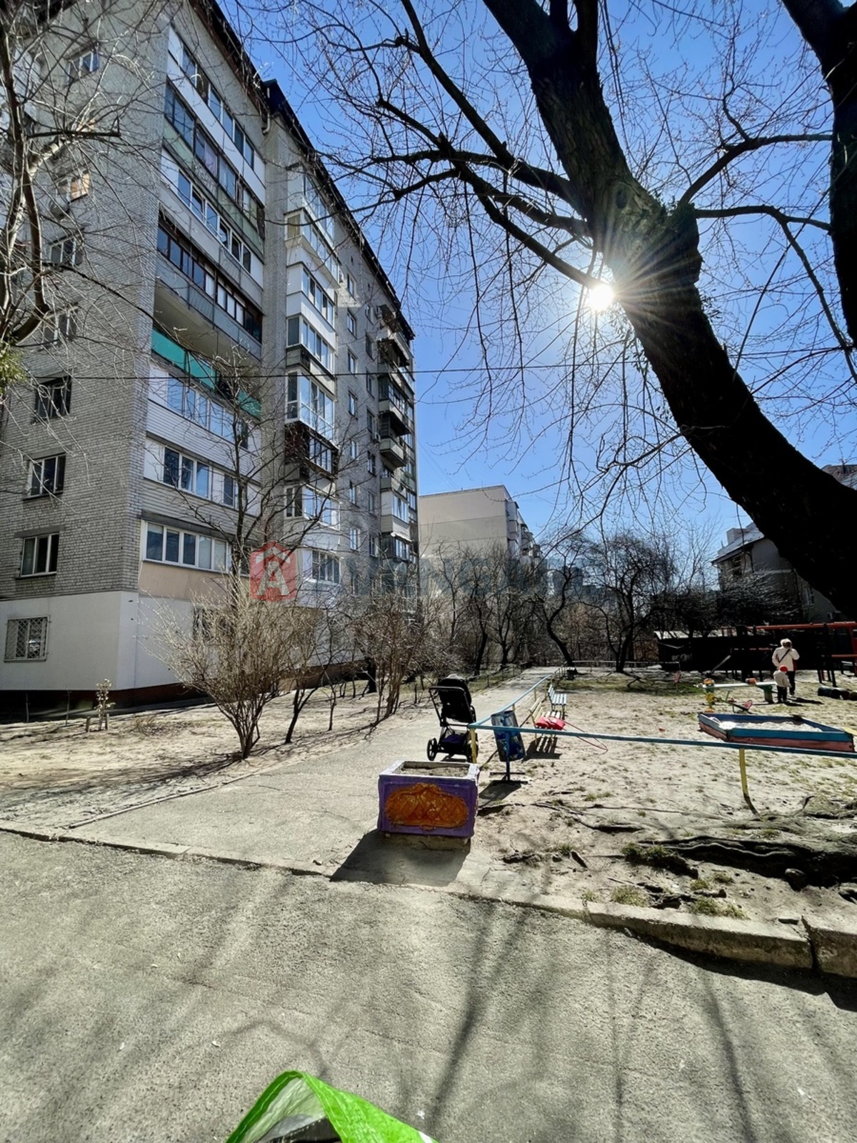 3 ��. ��������, 82/48/8 ��. �., 2/9 ������ ���� 3