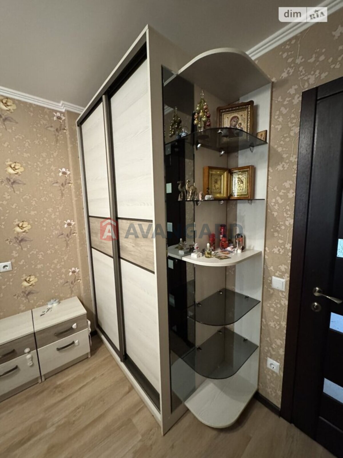 4 ����. ��������, 74/-/- ��. �., 5/9 ���� ���� 25