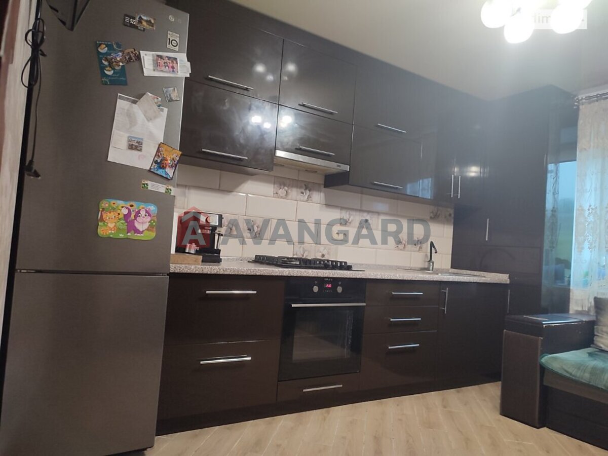 1 ��. ��������, 40/18/14 ��. �., 2/5 ������ ���� 9