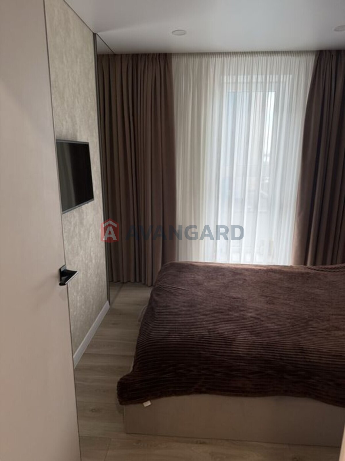 3 ��. ��������, 55/-/20 ��. �., 4/10 ������ ���� 4