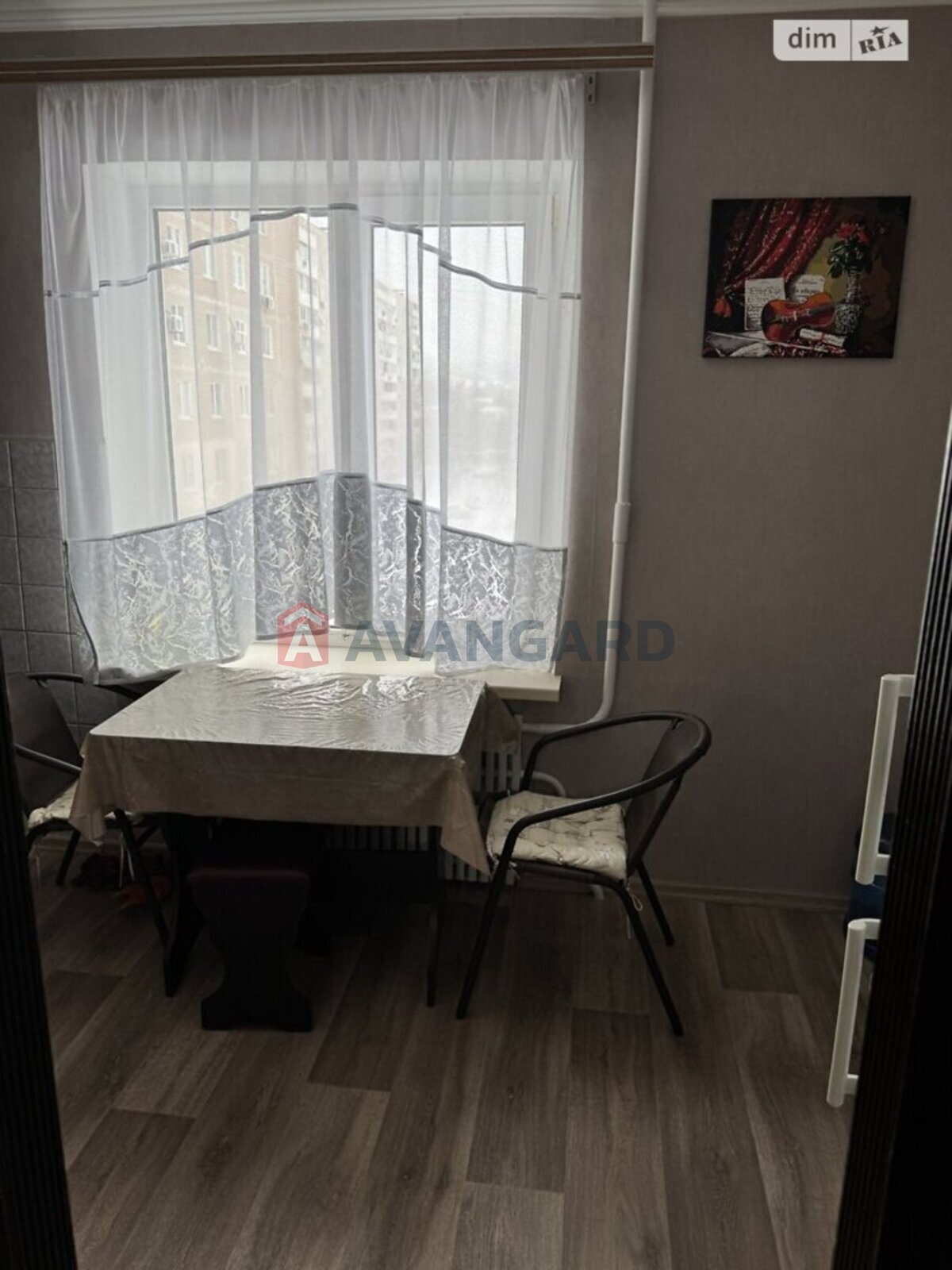 3 ��. ��������, 68/42/8 ��. �., 4/9 ������ ���� 5