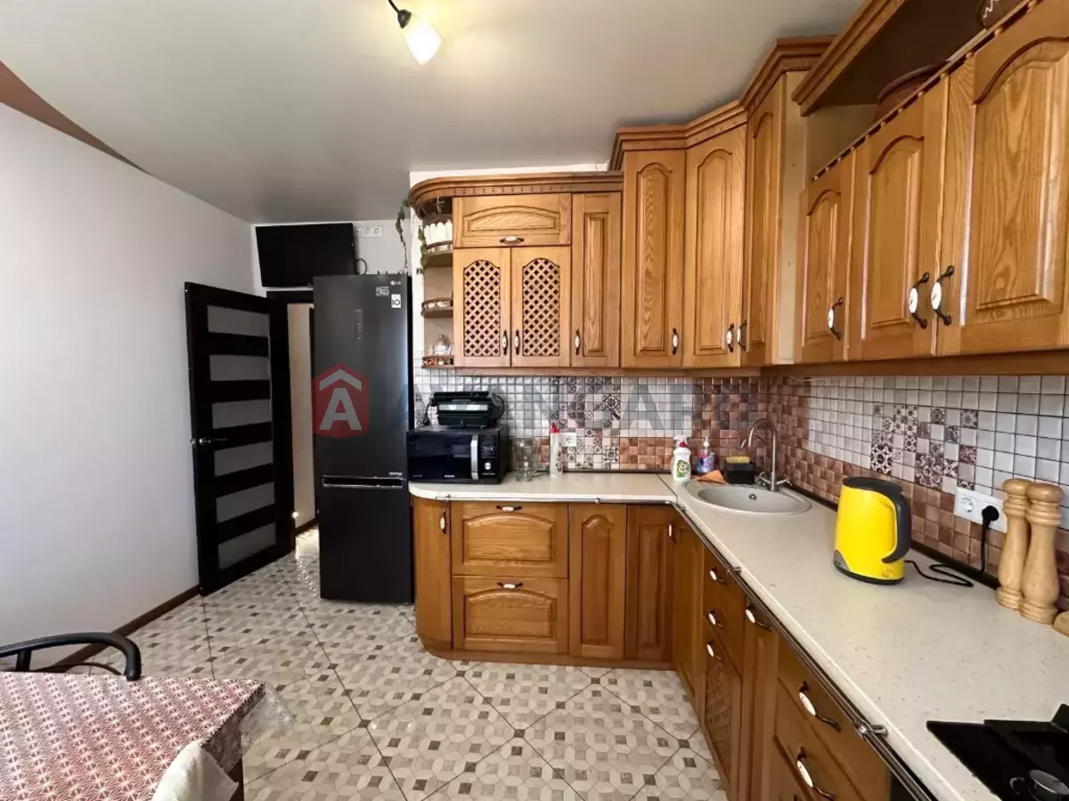 3 ��. ��������, 77/43/10 ��. �., 2/4 ������ ���� 23