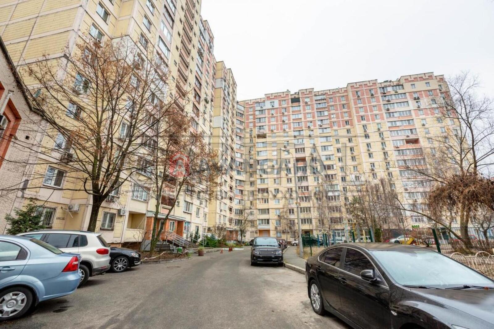 4 ��. ��������, 92/35/11 ��. �., 12/15 ������ ���� 17