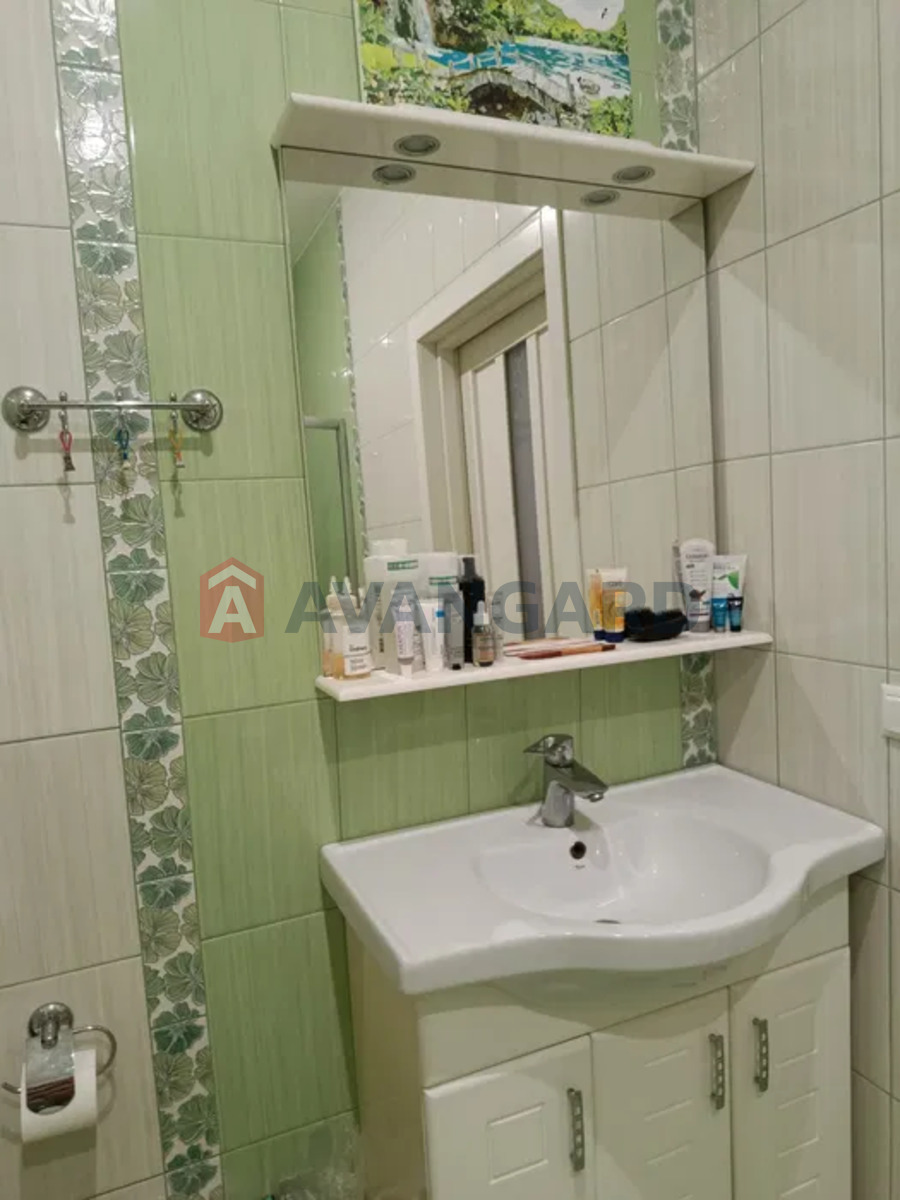 2 ��. ��������, 60/-/14 ��. �., 1/3 ������ ���� 8