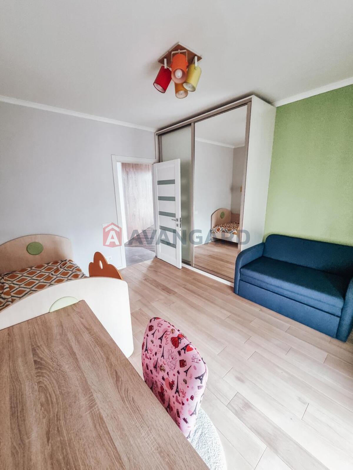 4 ����. ��������, 97/60/- ��. �., 17/20 ���� ���� 7