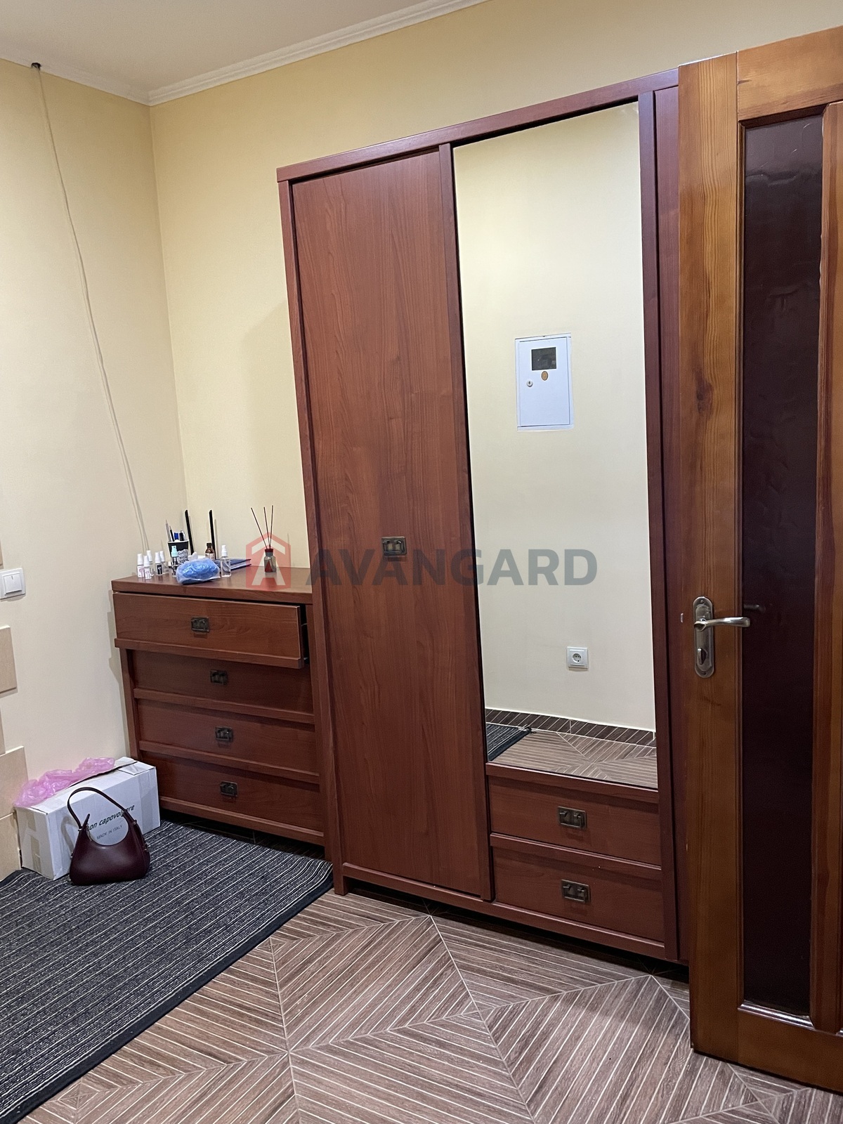 1 ��. ��������, 46/-/10 ��. �., 3/10 ������ ���� 14