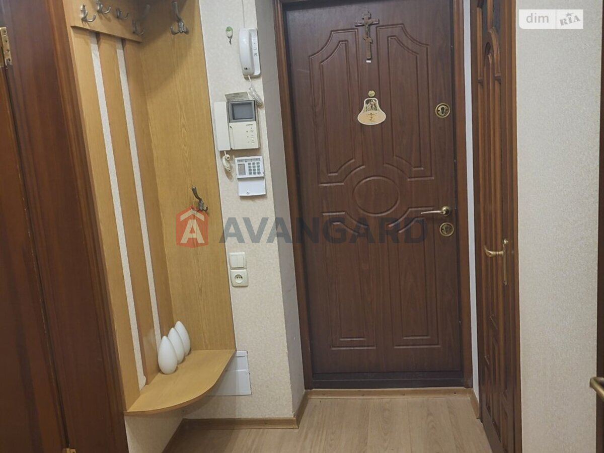 1 ��. ��������, 36/20/7 ��. �., 3/5 ������ ���� 9