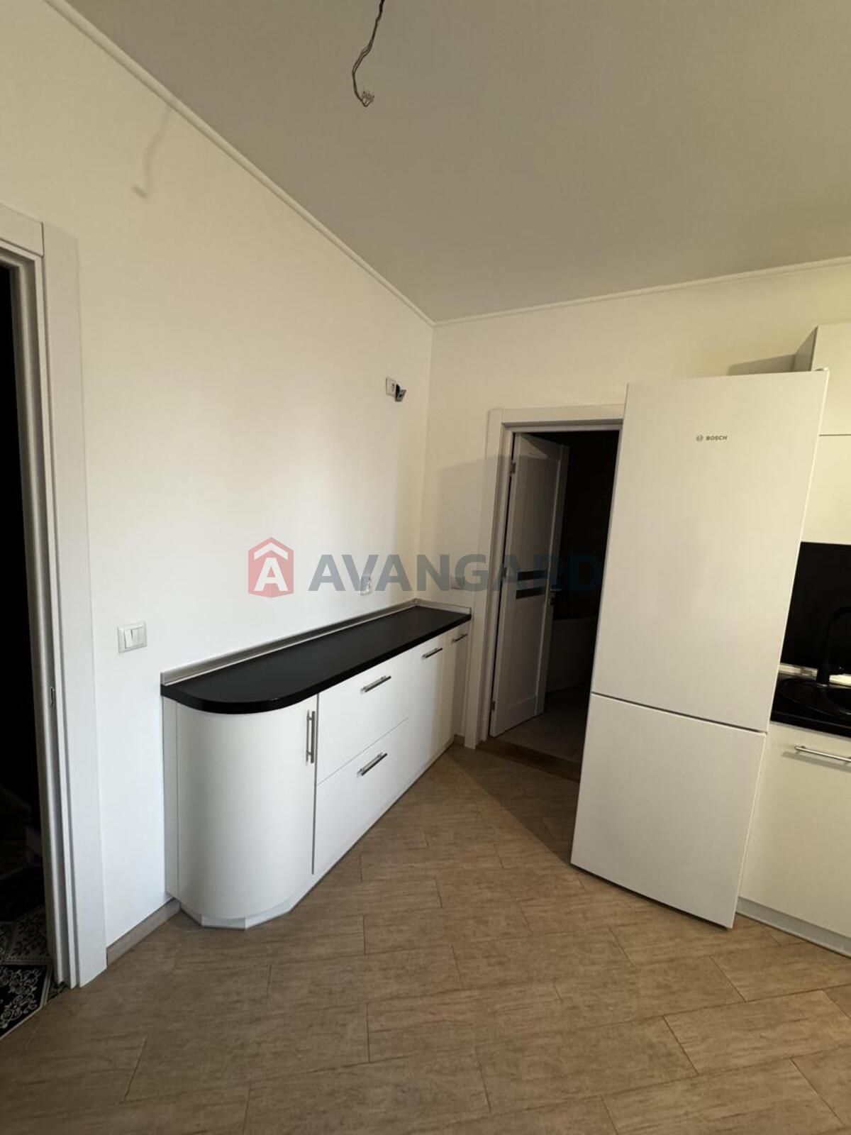 3 ����. ��������, 82/42/12 ��. �., 15/25 ���� ���� 23