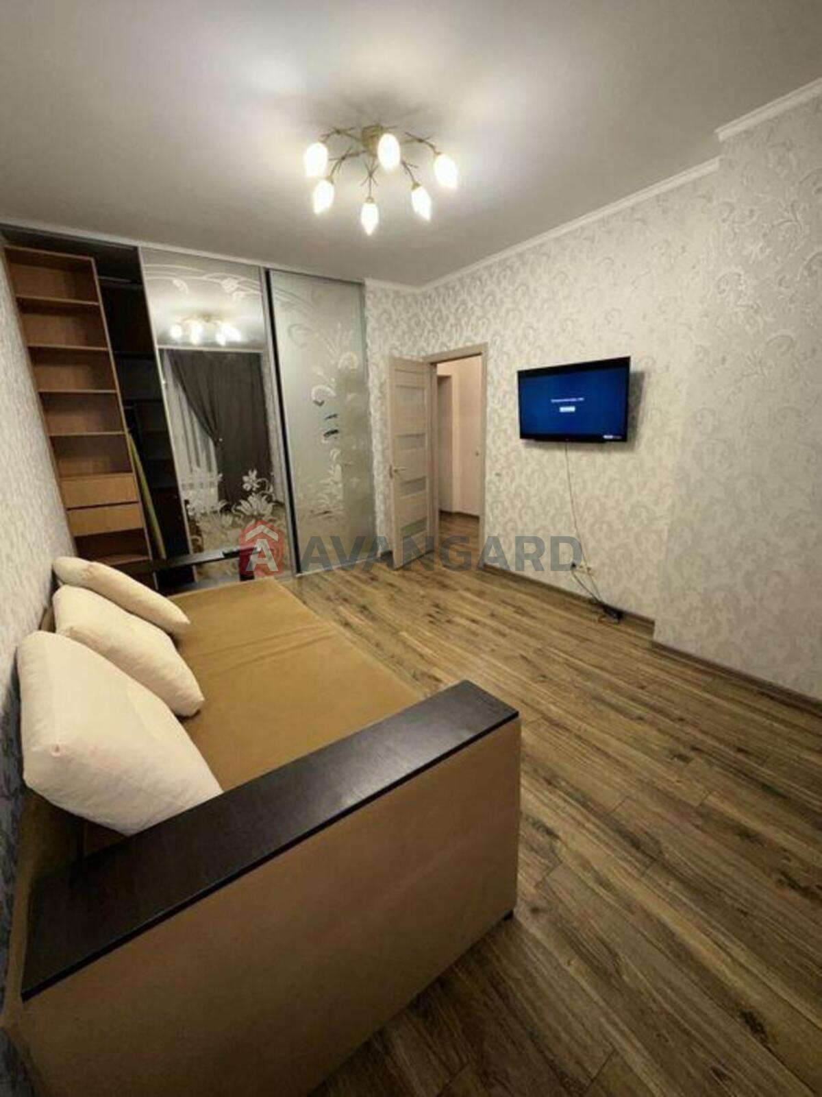 1 ��. ��������, 40/-/15 ��. �., 3/10 ������ ���� 9