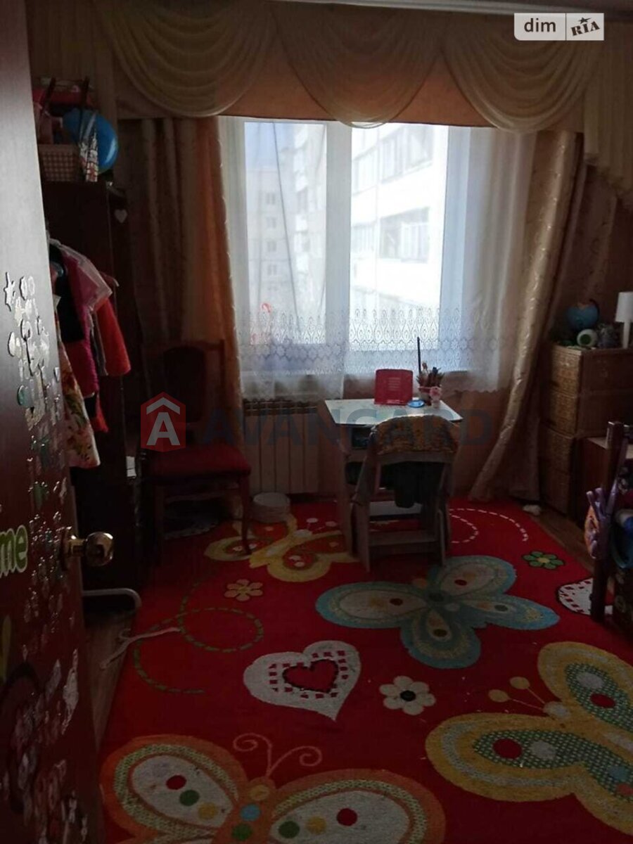 3 ��. ��������, 68/42/8 ��. �., 7/9 ������ ���� 12