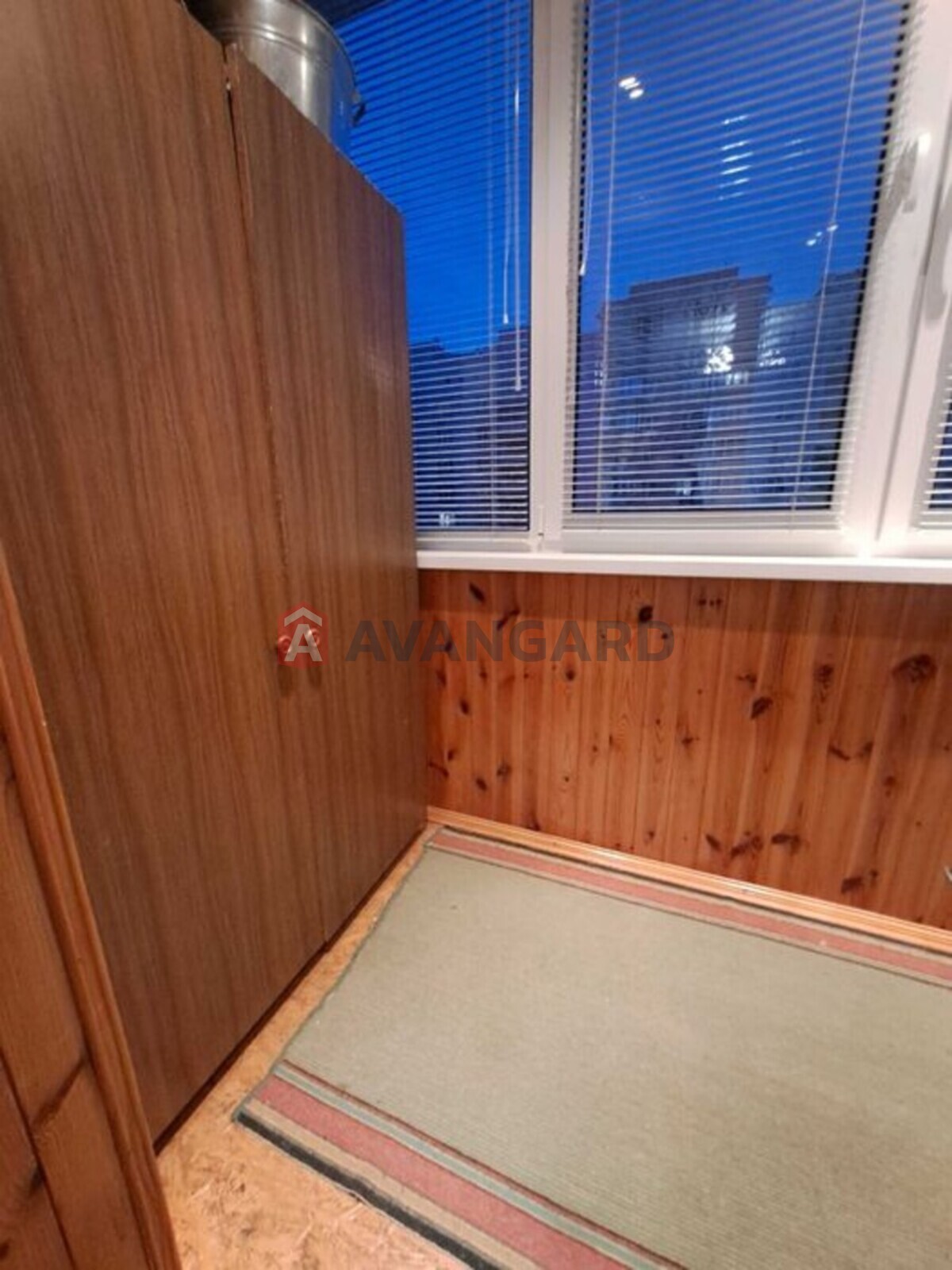 3 ��. ��������, 85/-/10 ��. �., 6/9 ������ ���� 8