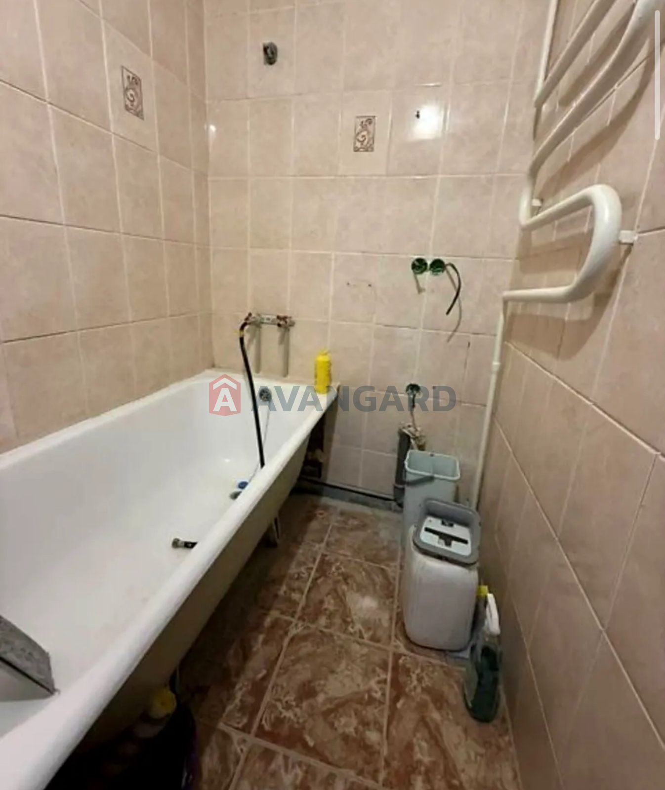 3 ��. ��������, 58.6/40.8/6 ��. �., 5/5 ������ ���� 8