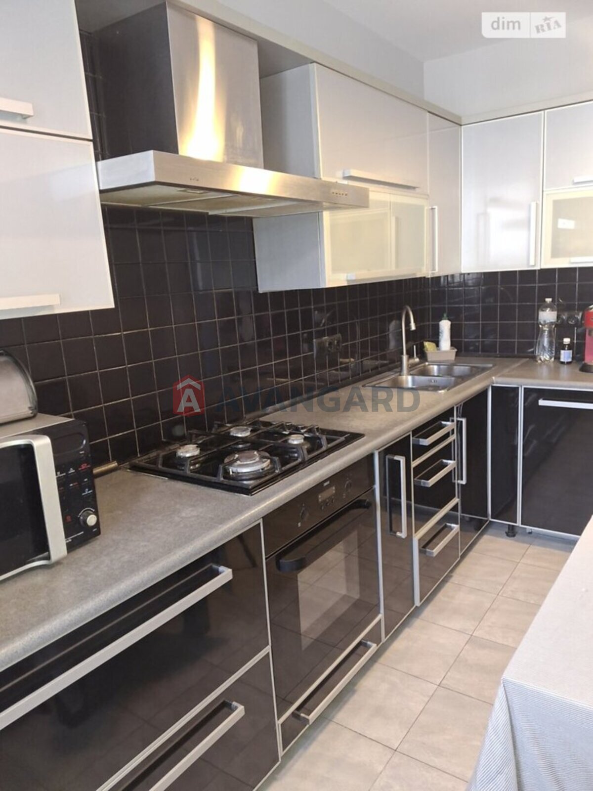 4 ��. ��������, 80/-/10 ��. �., 8/10 ������ ���� 3