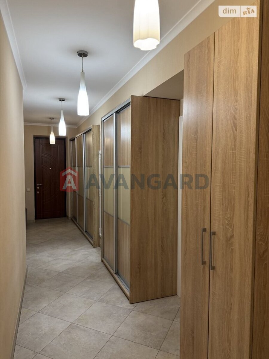 3 ��. ��������, 82/48/10 ��. �., 5/5 ������ ���� 3