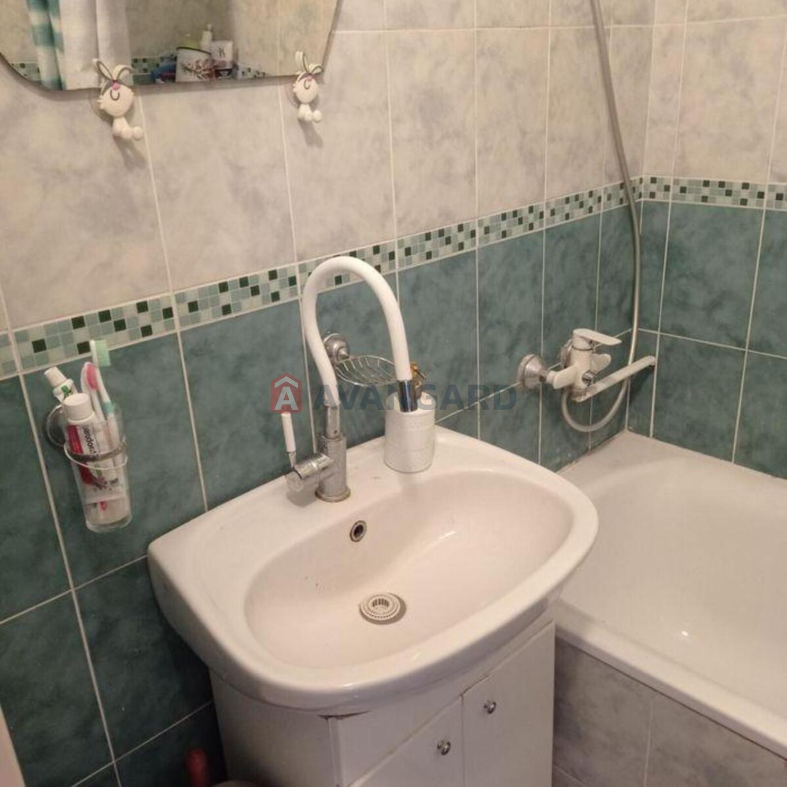 3 ��. ��������, 65/-/11 ��. �., 2/9 ������ ���� 7