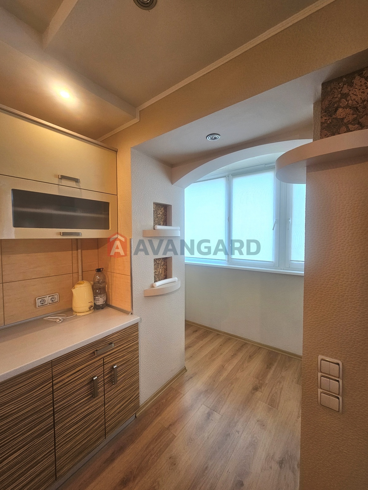 3 ��. ��������, 99/42/34 ��. �., 8/9 ������ ���� 26