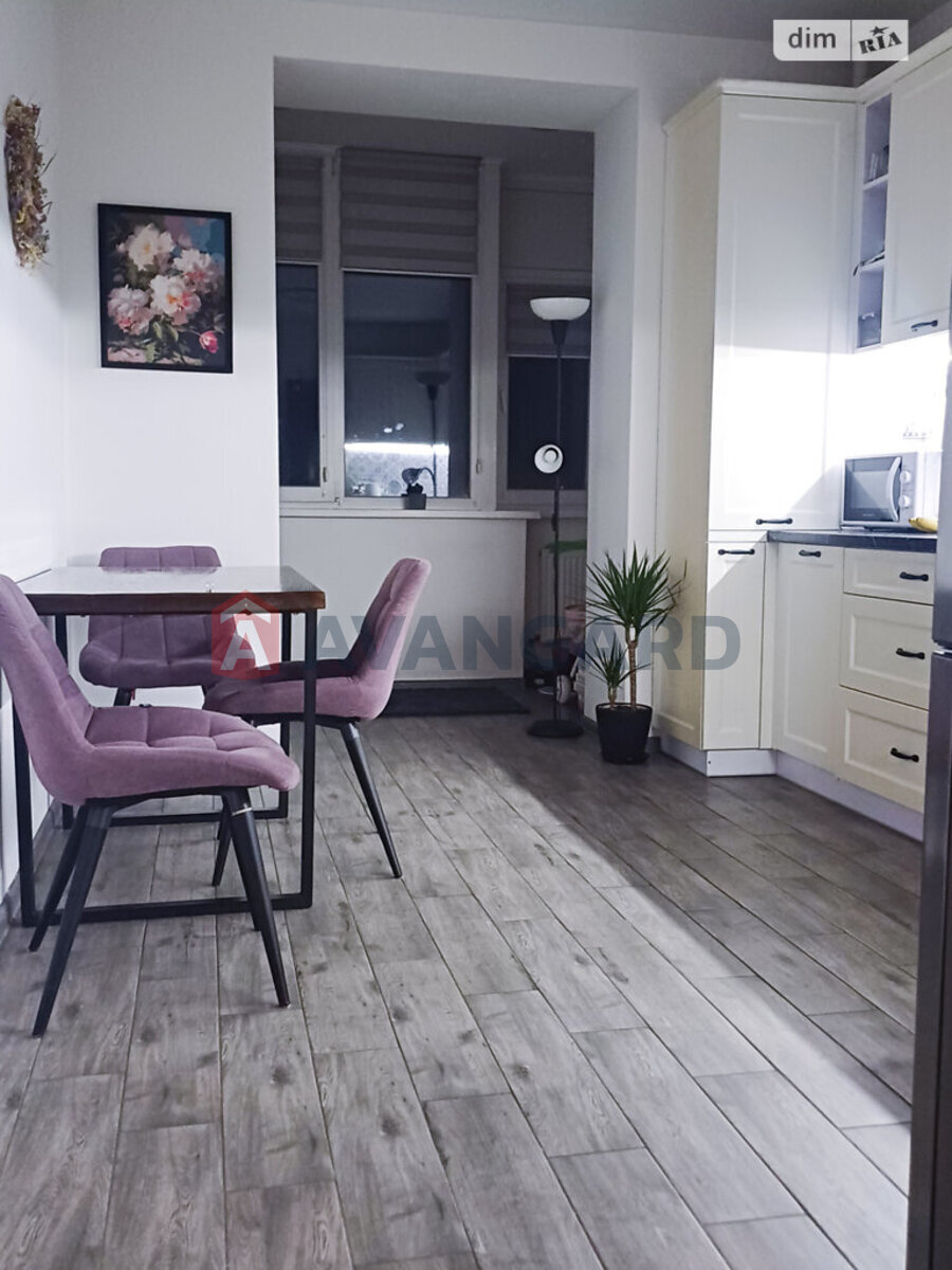 1 ��. ��������, 48/18/14 ��. �., 3/12 ������ ���� 1