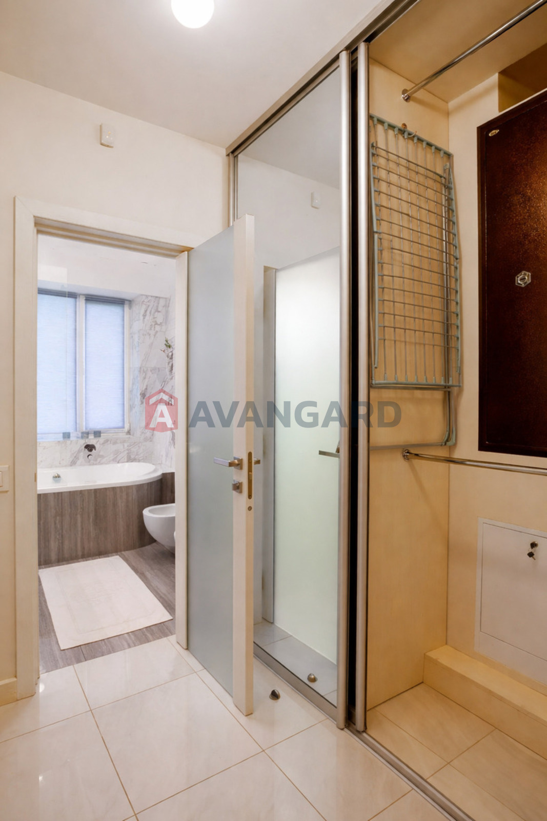 1 ��. ��������, 34/18/5 ��. �., 5/5 ������ ���� 11