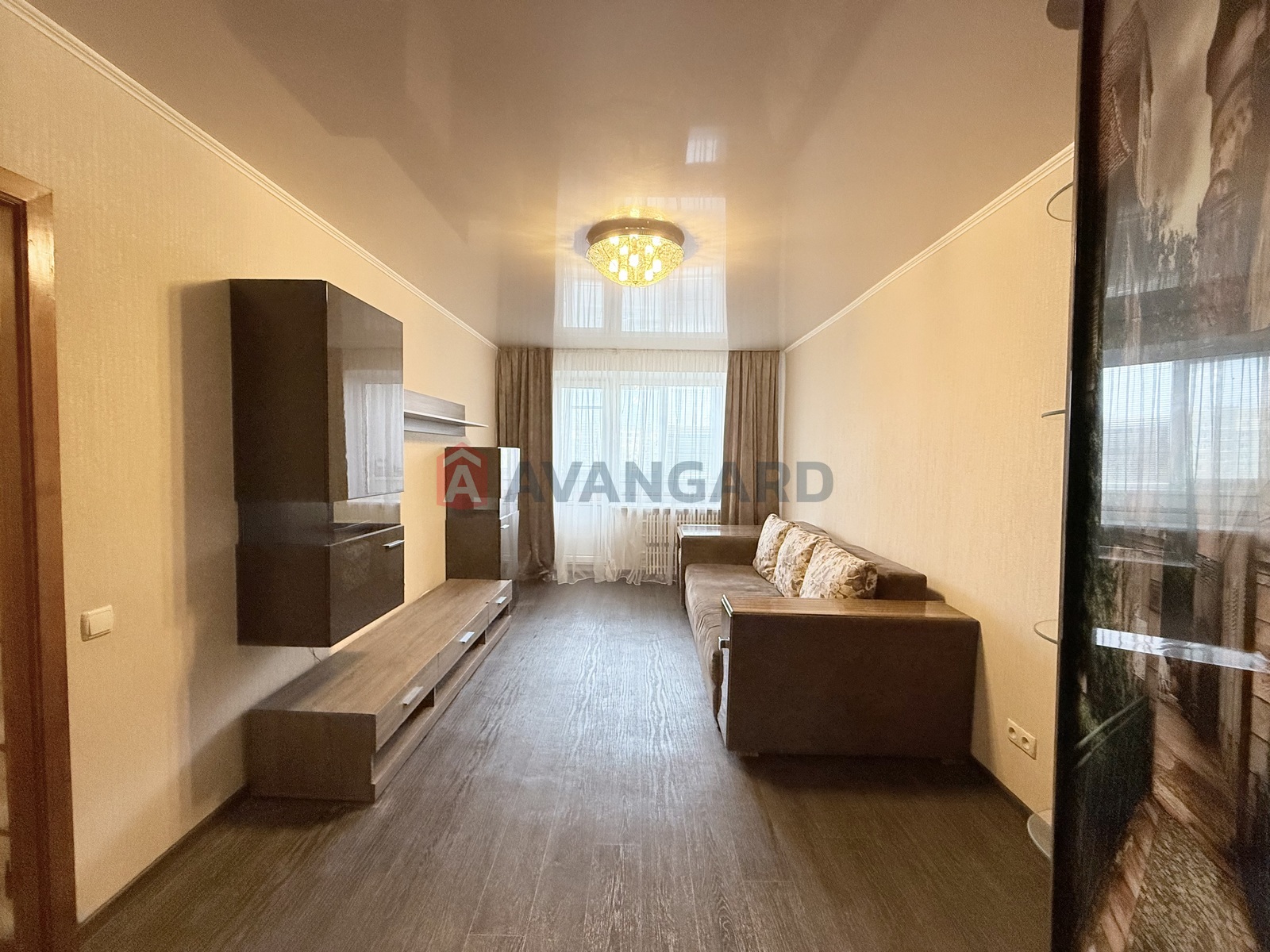 3 ����. ��������, 69,8/-/9,5 ��. �., 6/9 ���� ���� 11