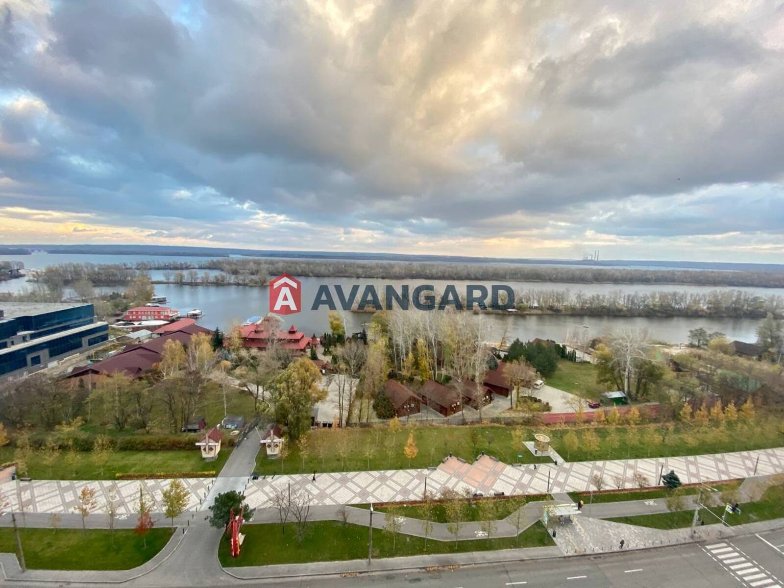 3 ����. ��������, 81/-/- ��. �., 7/23 ���� ���� 6