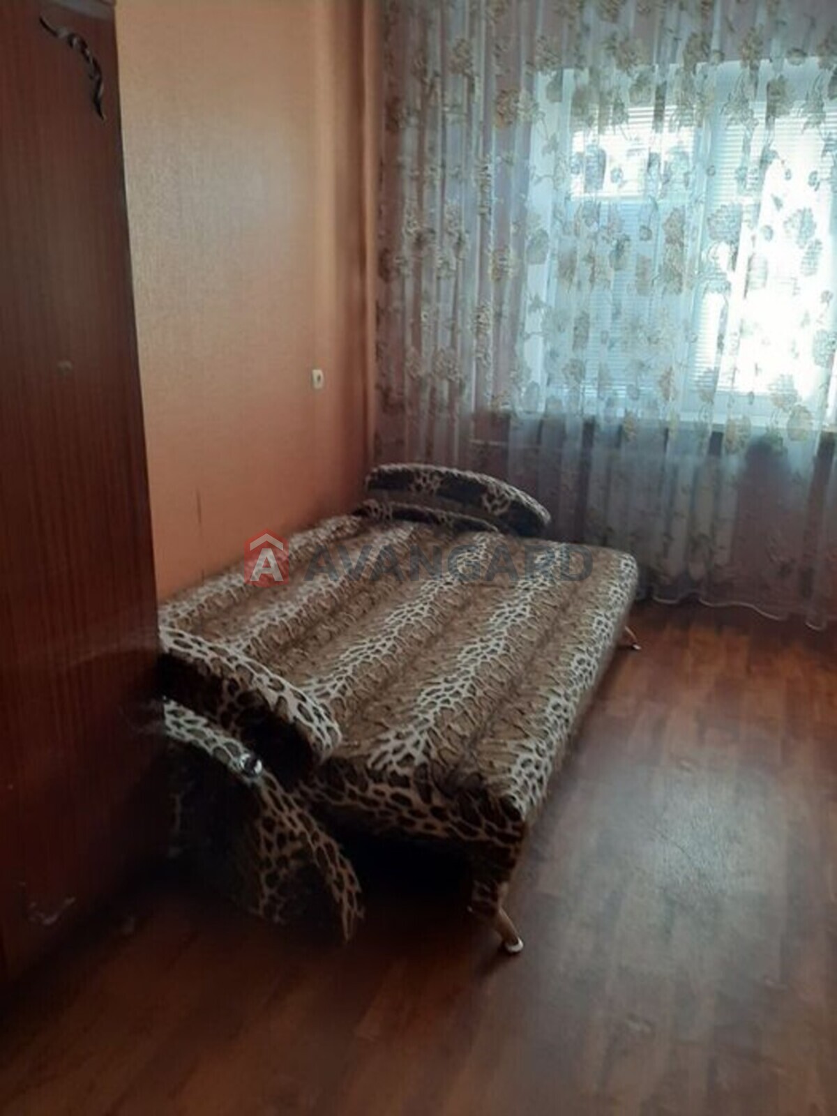 2 ����. ��������, 52/-/7 ��. �., 8/10 ���� ���� 8