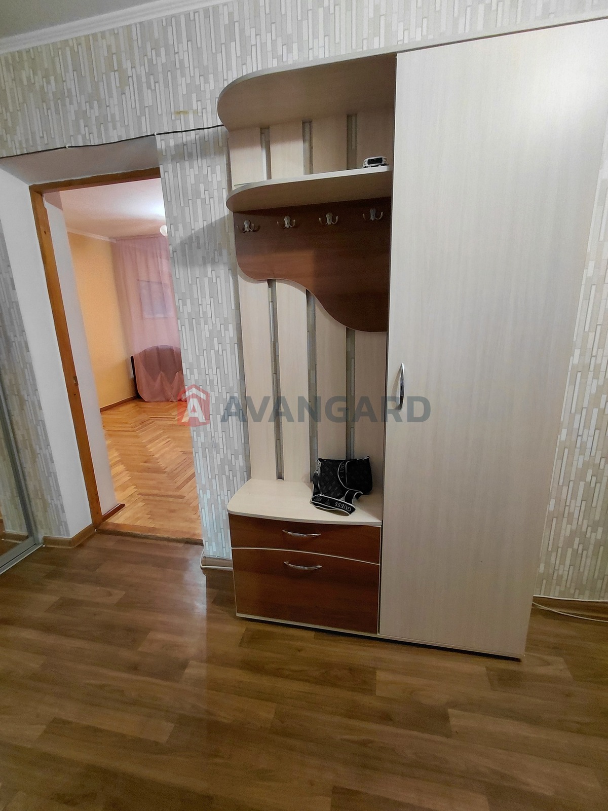 2 ��. ��������, 48/-/6 ��. �., 4/5 ������ ���� 9