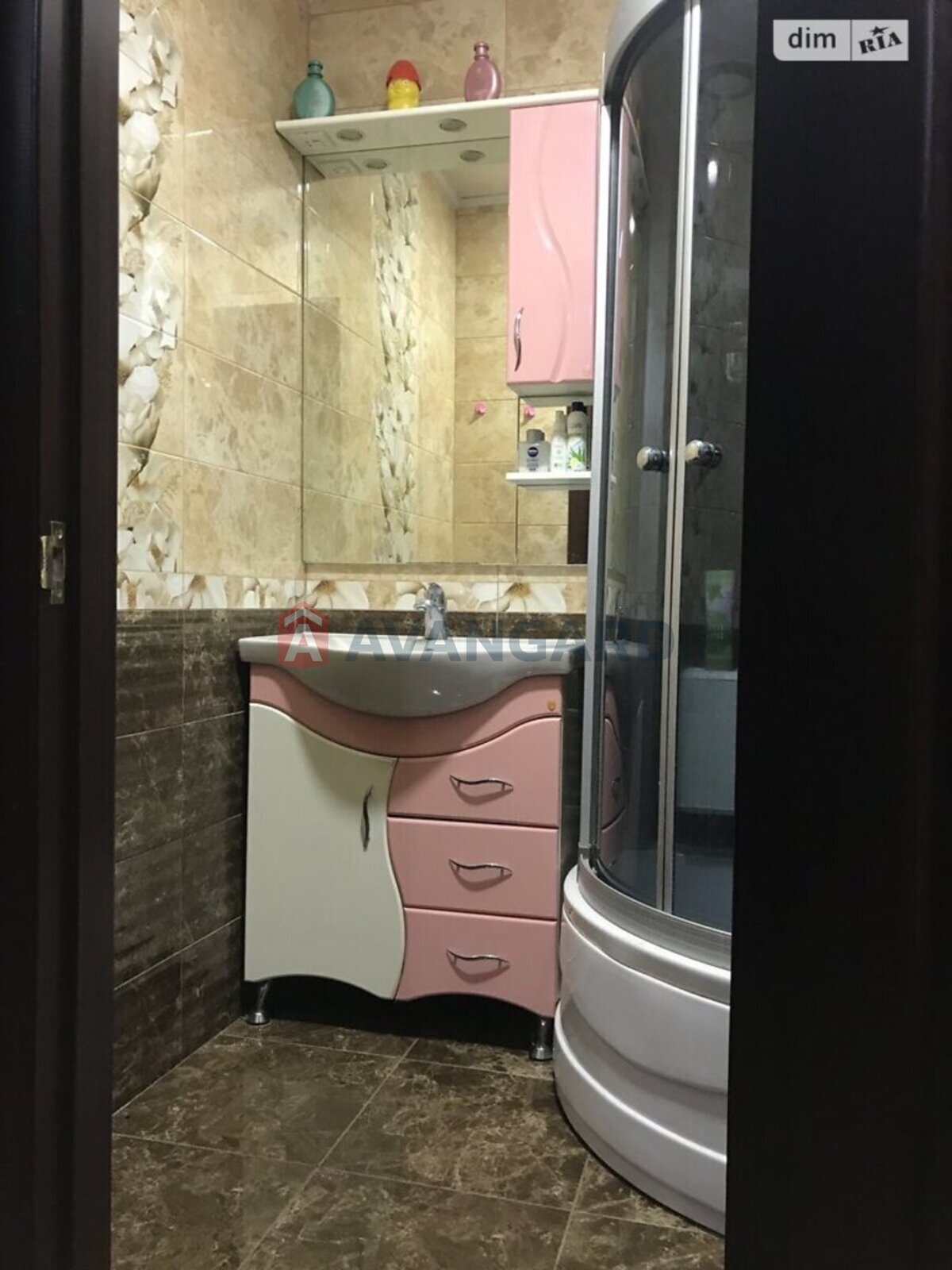 2 ��. ��������, 52/32/8 ��. �., 4/5 ������ ���� 19